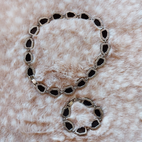 Chloe + Isabel Northern Mist necklace and bracelet set - Picture 11 of 12